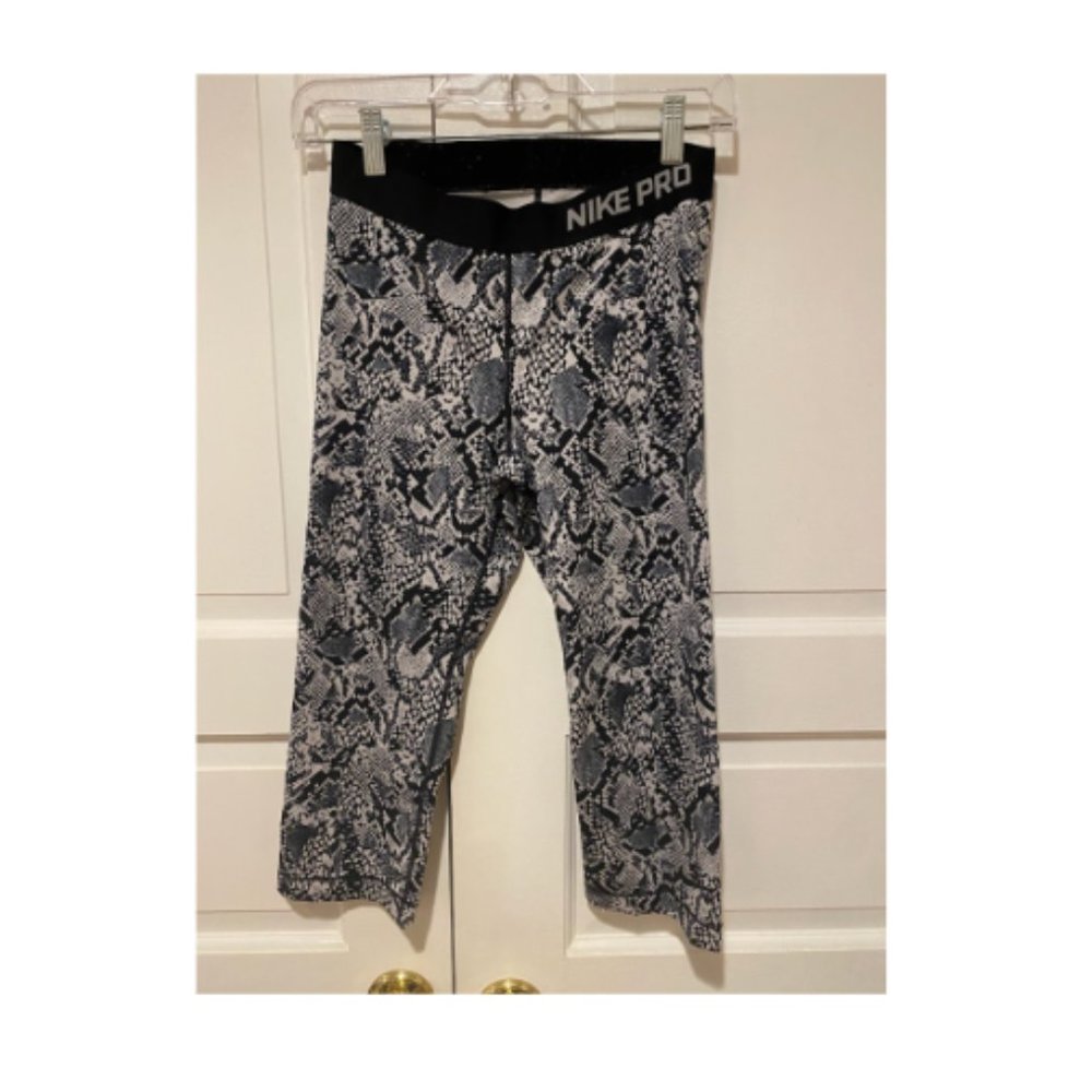 Nike Pro Gray Snakeskin Cropped Legging Women's Size Medium